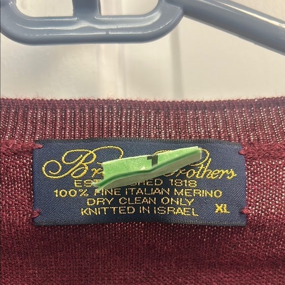 Brooks Brothers Men’s Maroon Fine Italian Merino Wool V-Neck Sweater Size XL - Picture 2 of 5